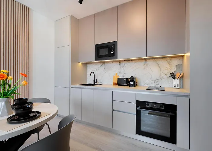 & Me With Garage Parking Lejlighed