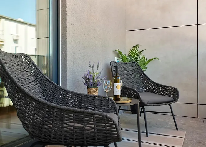 & Me With Garage Parking