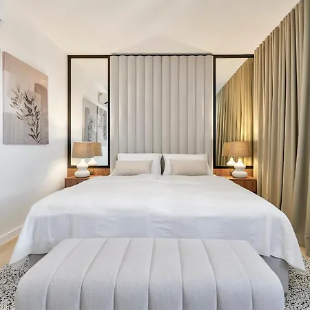 & Me With Garage Parking Pola