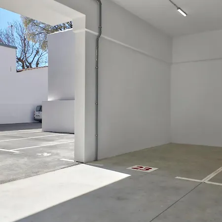 & Me With Garage Parking Pola