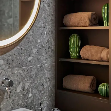 & Me With Garage Parking * Pola