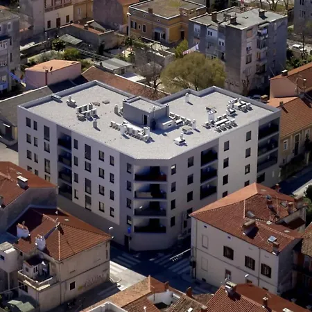 & Me With Garage Parking Appartement *