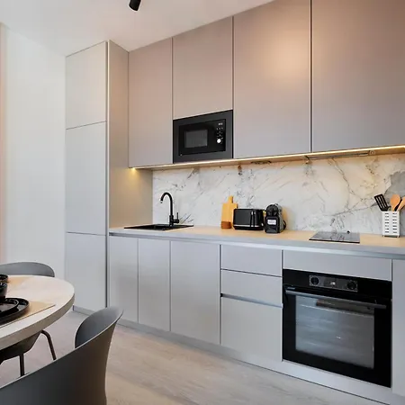 & Me With Garage Parking Appartement